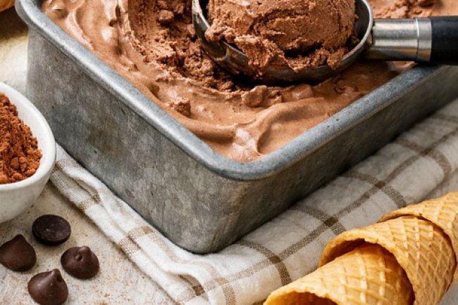 Easy Chocolate Ice Cream (no machine needed!)